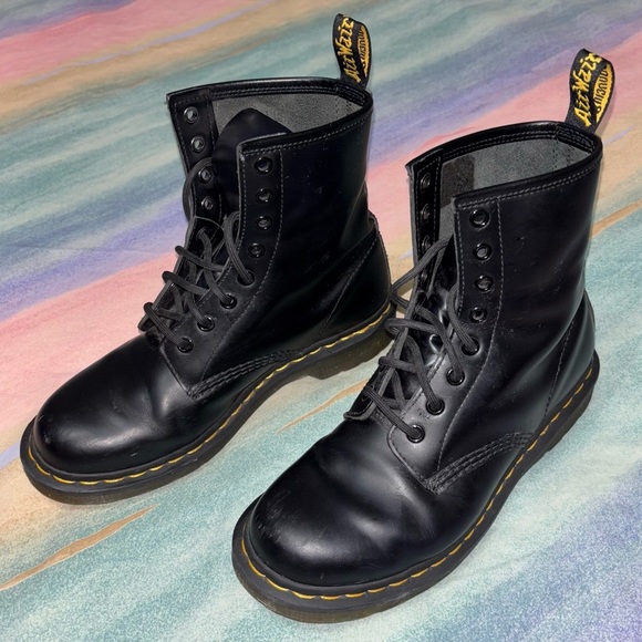 Dr Martens Boots 11821 Women’s size 7 Combat Lace Up Smooth Leather Original - Picture 2 of 8